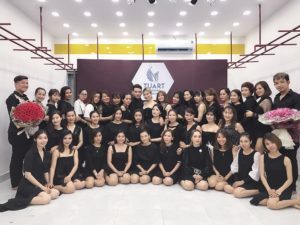 học viện make up TuArt Academy 13