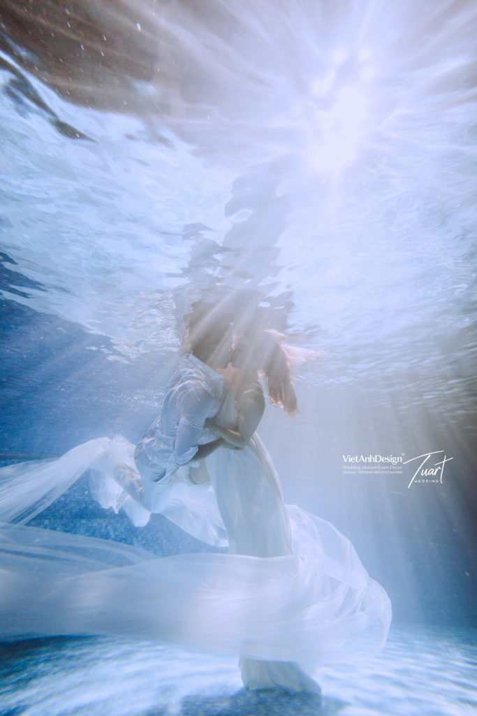Album chụp ảnh cưới đẹp Concept dưới nước 10