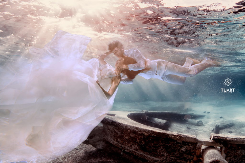 Album chụp ảnh cưới đẹp Concept dưới nước 20