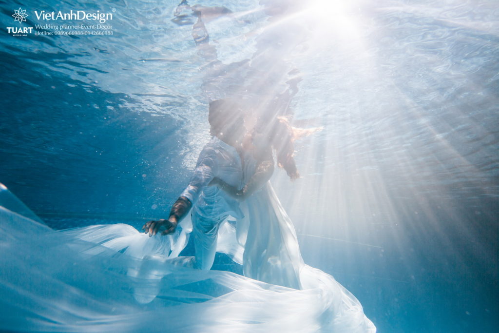 Album chụp ảnh cưới đẹp Concept dưới nước 9