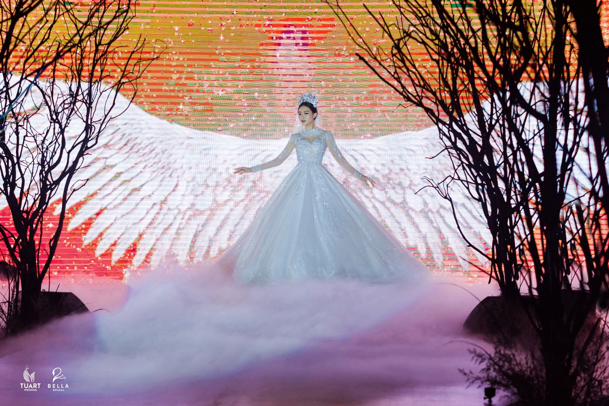 TuArt đơn vị bảo trợ hình ảnh độc quyền cho Vedette – Á hậu Tường San trong show diễn váy cưới đỉnh cao Bella Fashion Show