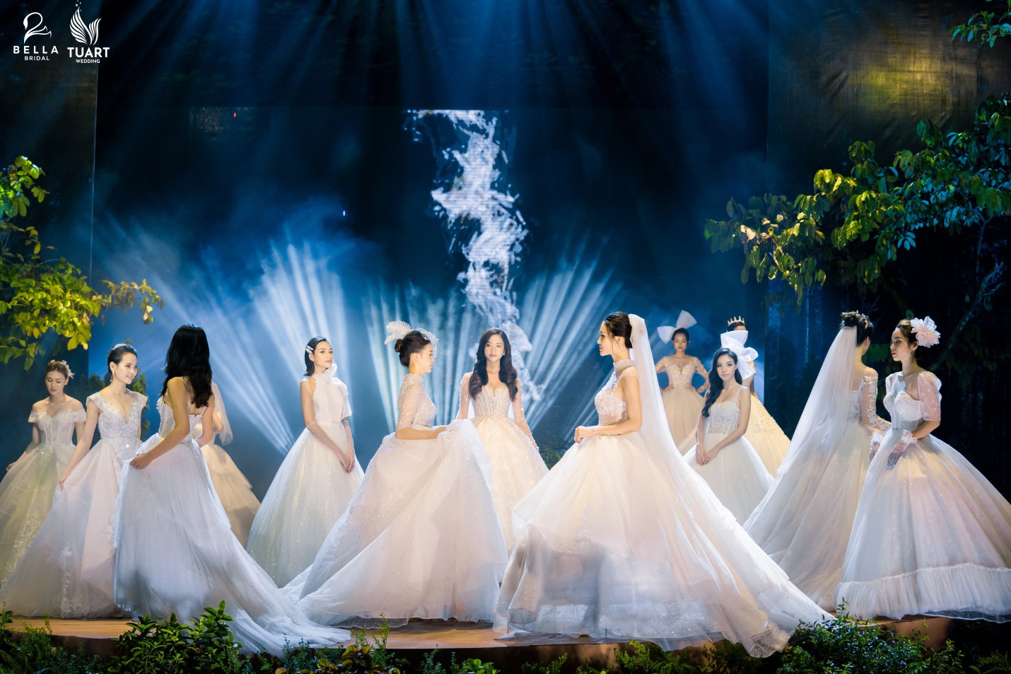 Hoa hậu Lương Thùy Linh hóa “nàng dâu” yêu kiều dưới ống kính của TuArt Wedding
