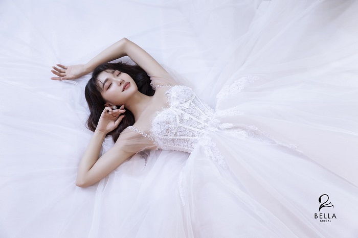 Nguyễn Ngọc Nữ – Top 10 Hoa Hậu Hoàn Vũ hóa cô dâu trong BST váy cưới mới của Bella Bridal dưới góc máy của TuArt