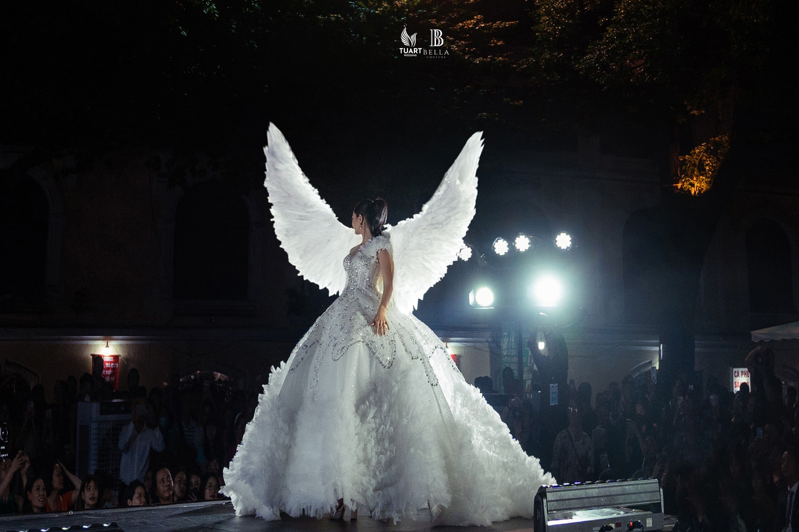 Hình ảnh hậu trường “đắt giá” show “La Vie Est Belle” của TuArt trong sự kiện Autumn Wedding Fashion Show